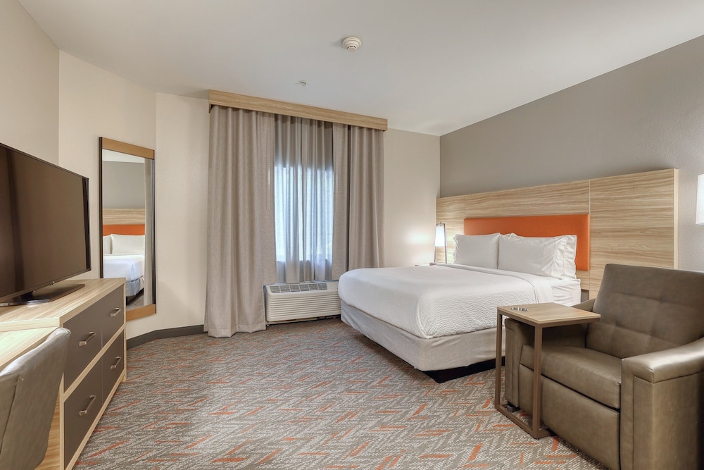 candlewood suites milwaukee airport by ihg