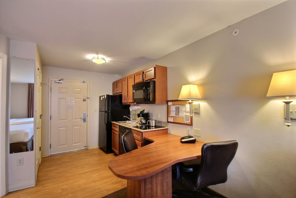 candlewood suites milwaukee airport by ihg