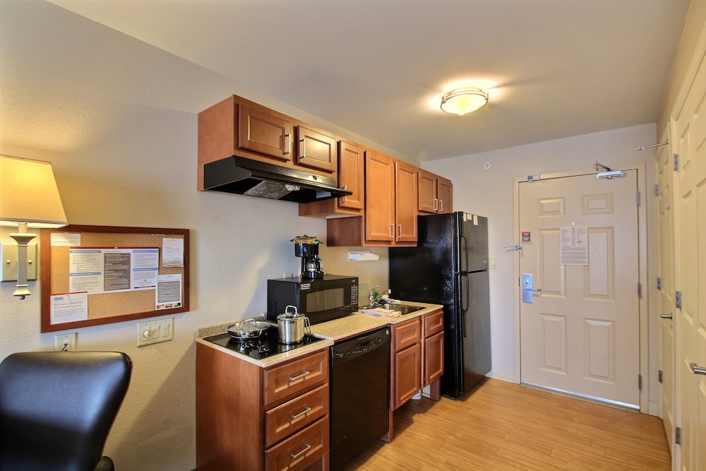 candlewood suites milwaukee airport by ihg