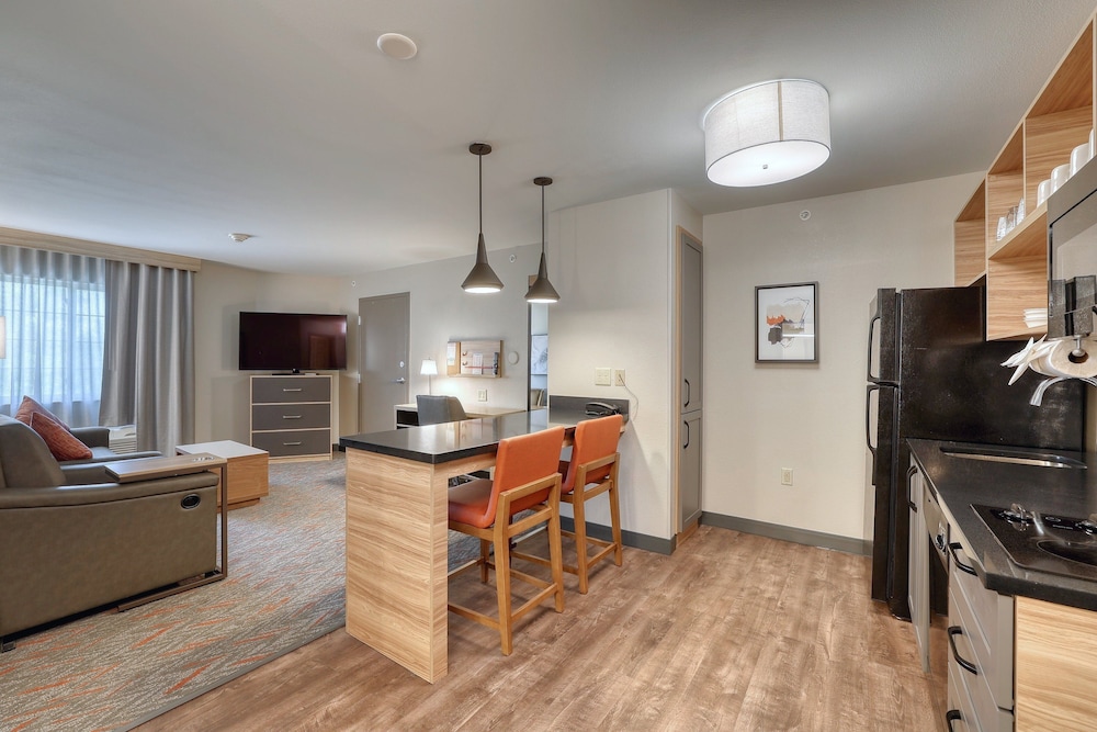candlewood suites milwaukee airport by ihg