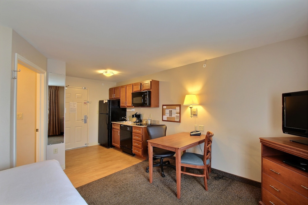 candlewood suites milwaukee airport by ihg
