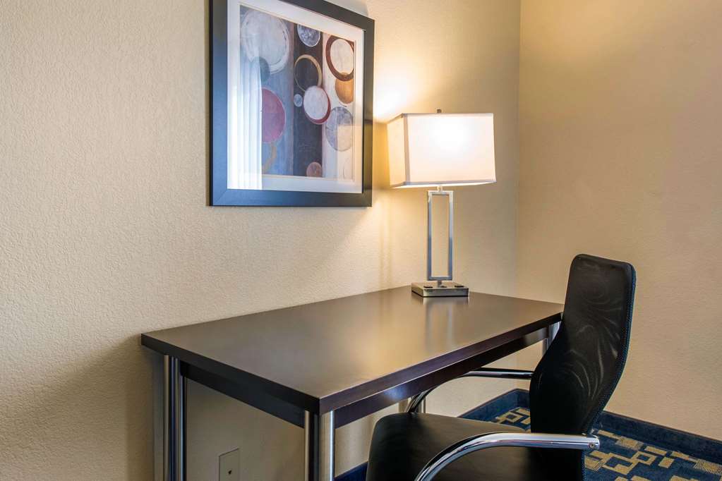 comfort inn and suites near universal orlando resort