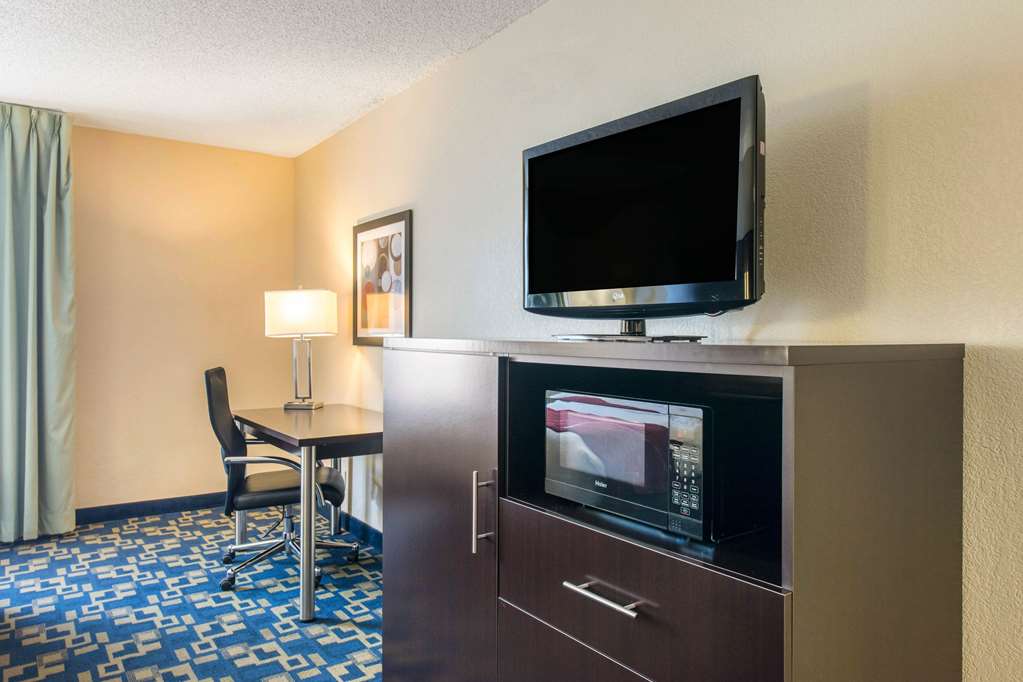 comfort inn and suites near universal orlando resort