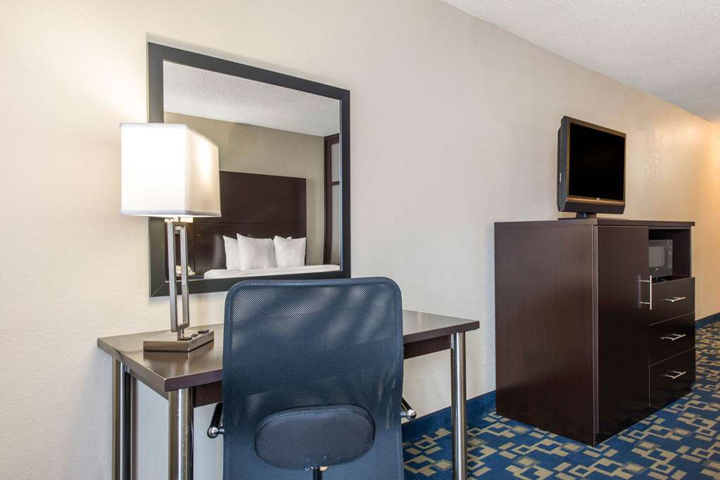 comfort inn and suites near universal orlando resort