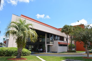 grand hotel orlando at universal boulevard