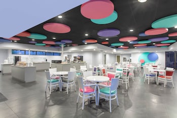 grand hotel orlando at universal boulevard