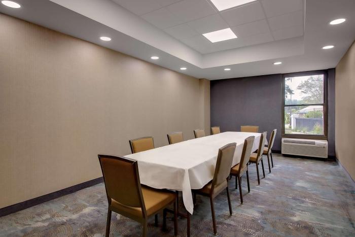 hampton inn birmingham colonnade 280