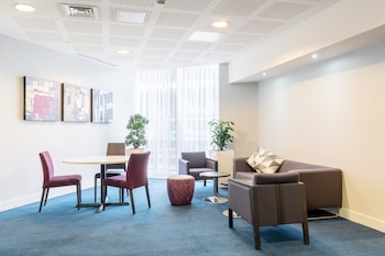 holiday inn express birmingham snow hill by ihg
