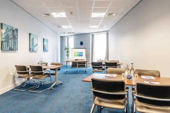 holiday inn express birmingham snow hill by ihg