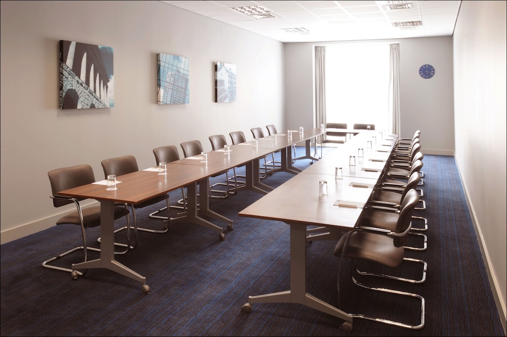holiday inn express birmingham snow hill by ihg