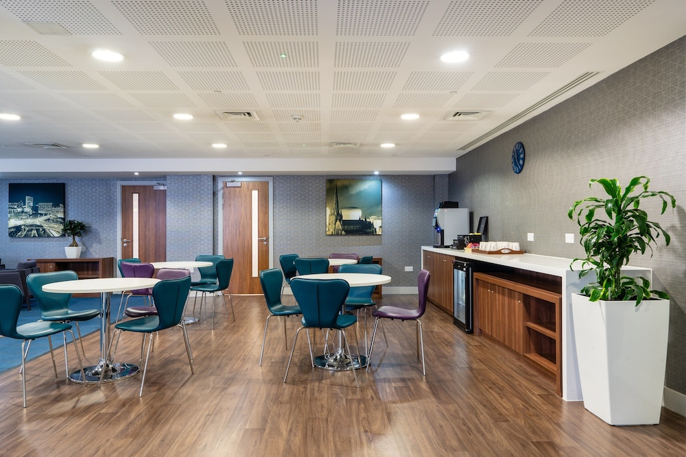 holiday inn express birmingham snow hill by ihg