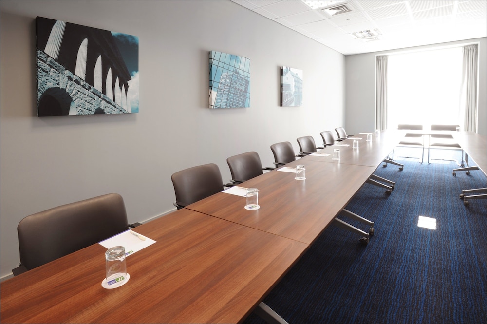 holiday inn express birmingham snow hill by ihg