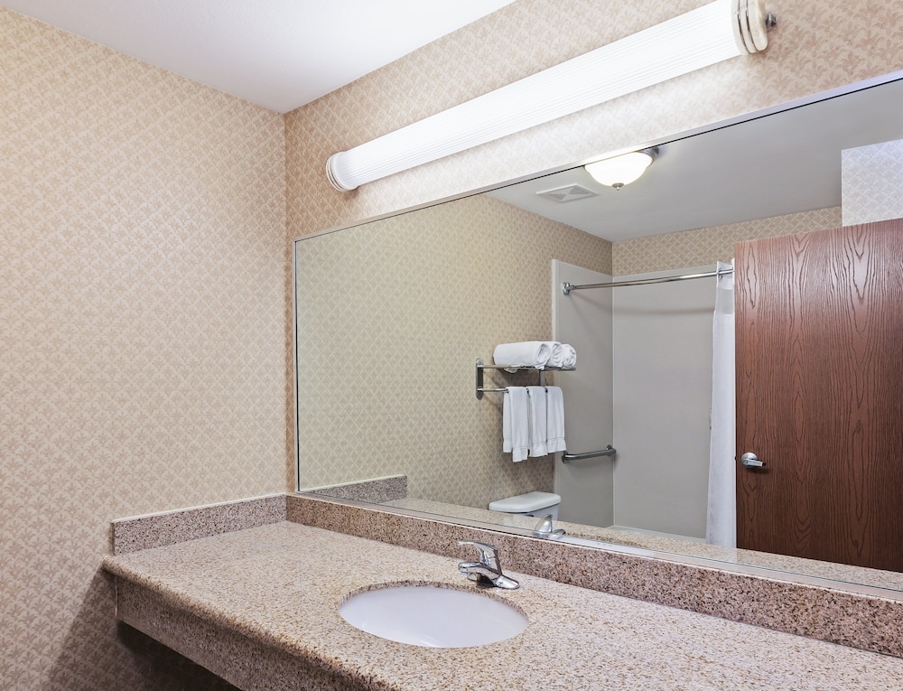 holiday inn express and suites laredo event center area