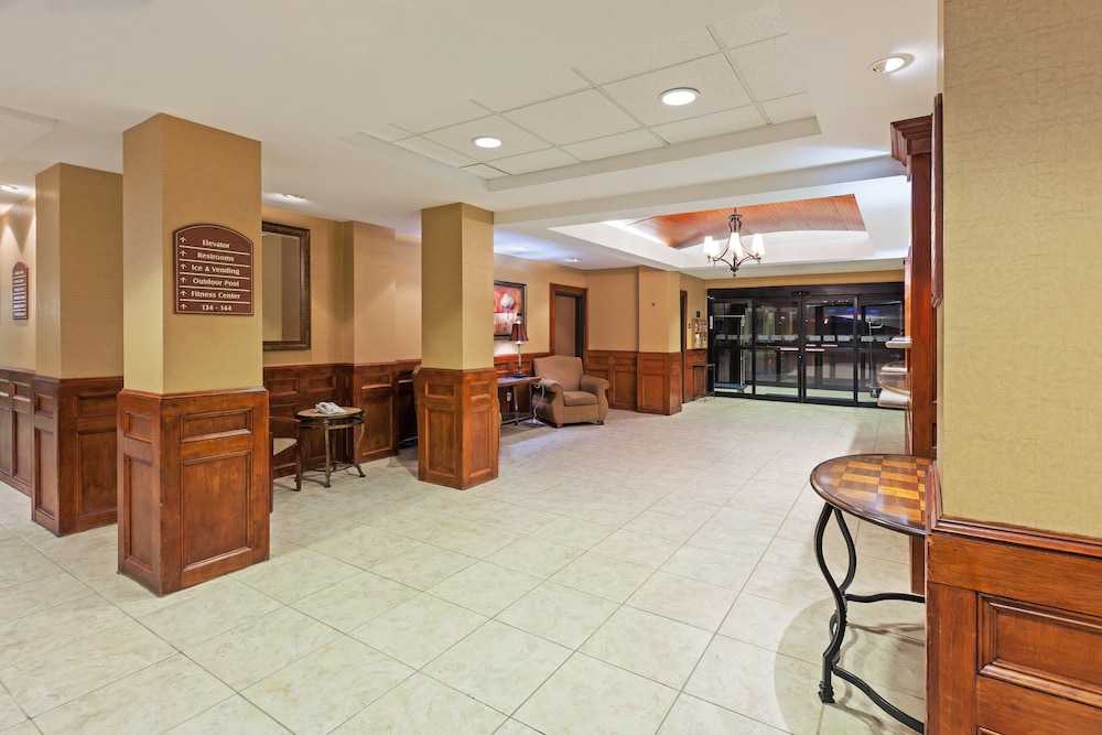 holiday inn express and suites laredo event center area