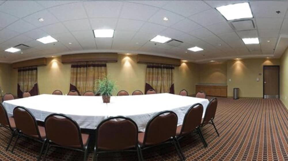holiday inn express and suites laredo event center area