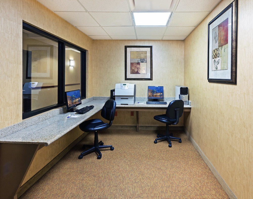 holiday inn express and suites laredo event center area