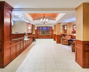 holiday inn express and suites laredo event center area