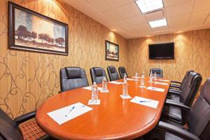 holiday inn express and suites laredo event center area