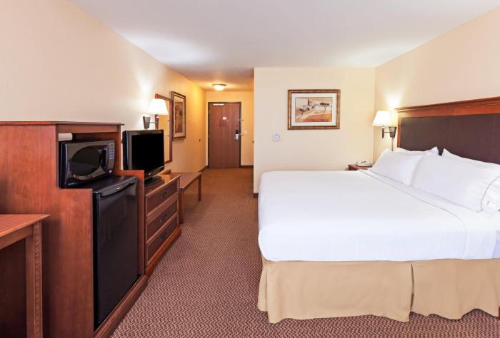holiday inn express and suites laredo event center area