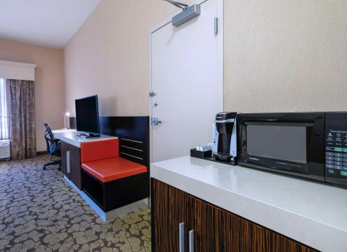 hilton garden inn las vegas strip south