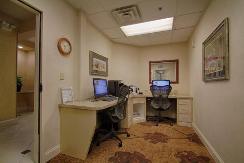 hilton garden inn las vegas strip south