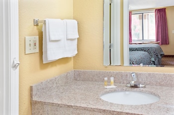 Days Inn By Wyndham Lawrenceville,Lawrenceville>>Atlanta,2 star