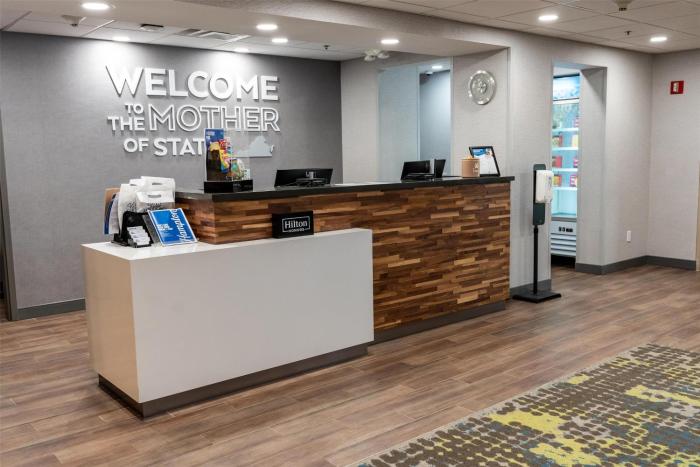 hampton inn and suites leesburg