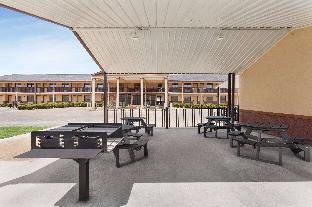 Days Inn By Wyndham Paris,Paris>>Lamar,2 star