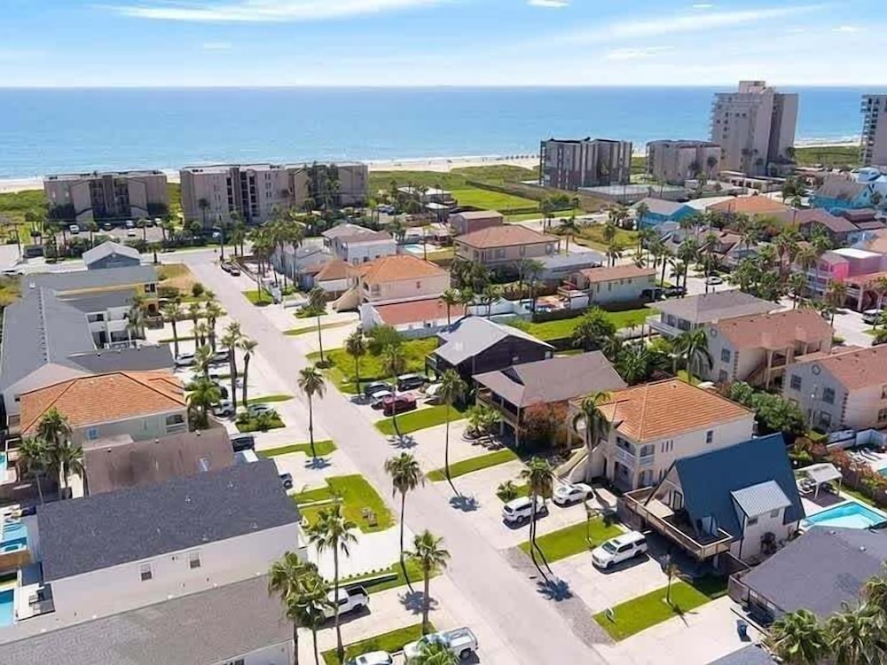 beach and palms condo 2 bedroom condo by redawning