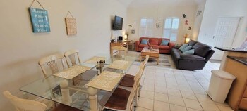 beach and palms condo 2 bedroom condo by redawning