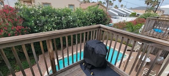 beach and palms condo 2 bedroom condo by redawning