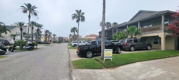 beach and palms condo 2 bedroom condo by redawning