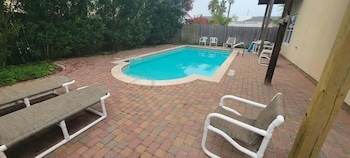 beach and palms condo 2 bedroom condo by redawning