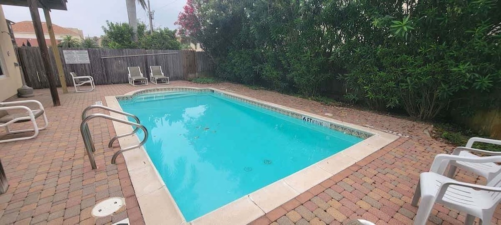 beach and palms condo 2 bedroom condo by redawning