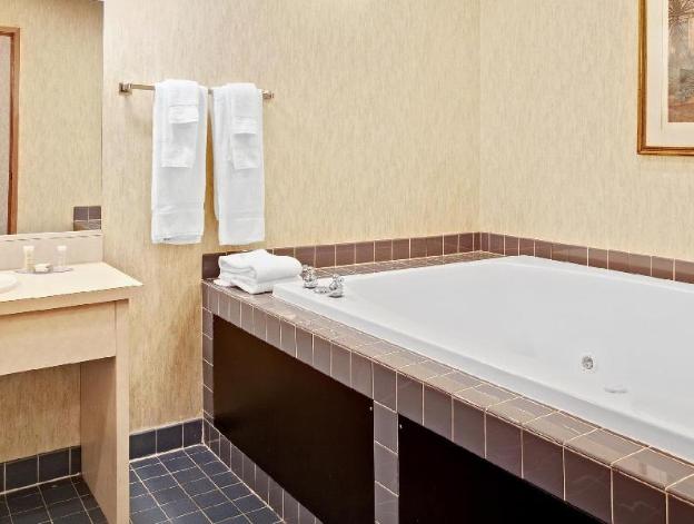 howard johnson by wyndham blackwood near philadelphia