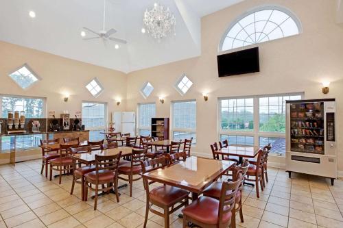 howard johnson by wyndham blackwood near philadelphia