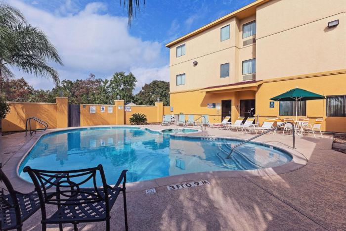 la quinta inn and suites by wyndham pasadena