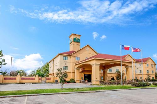 la quinta inn and suites by wyndham pasadena