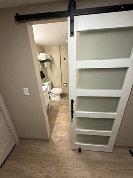 lighthouse inn and suites