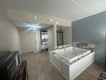 lighthouse inn and suites