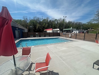 lighthouse inn and suites