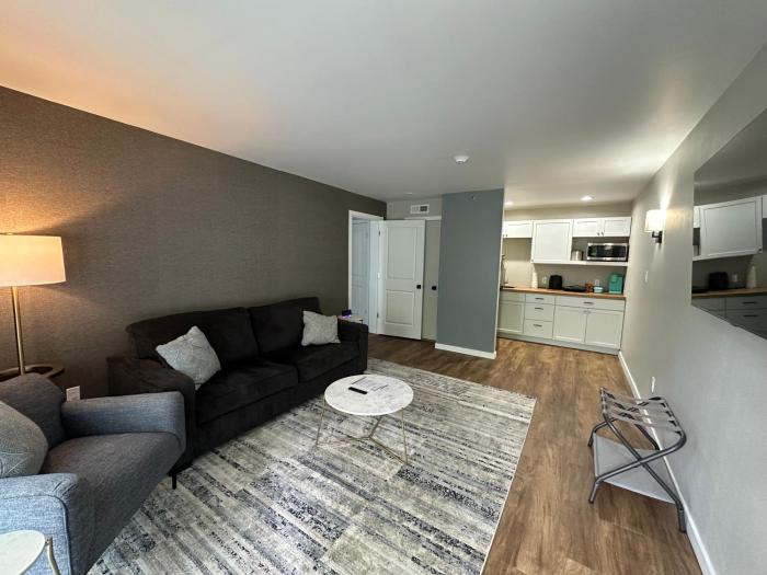 lighthouse inn and suites