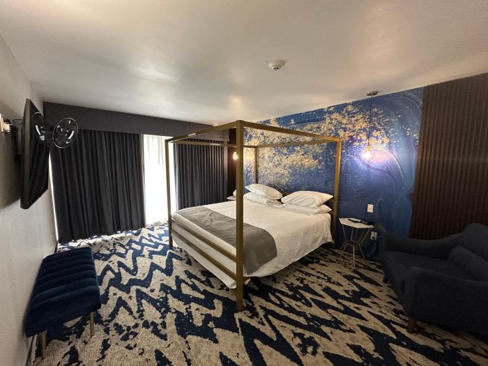 lighthouse inn and suites