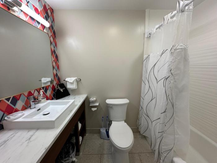 lighthouse inn and suites