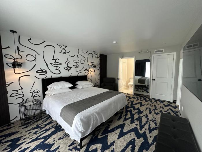 lighthouse inn and suites
