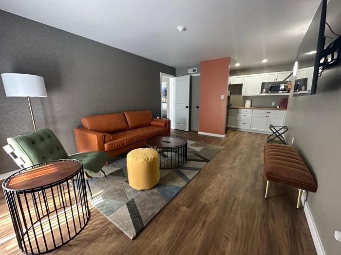 lighthouse inn and suites