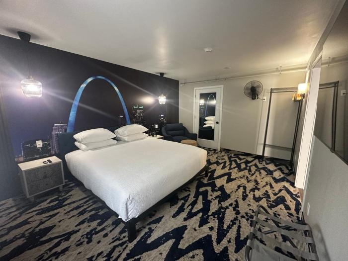 lighthouse inn and suites