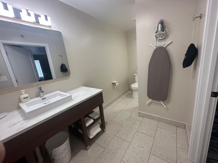 lighthouse inn and suites