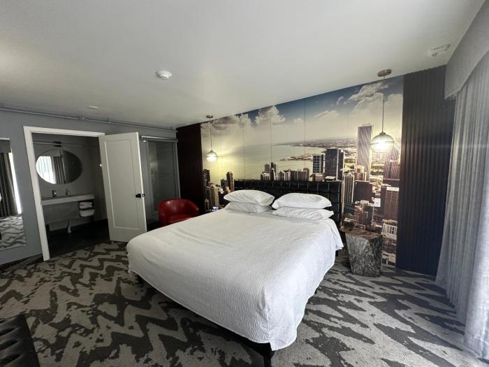 lighthouse inn and suites