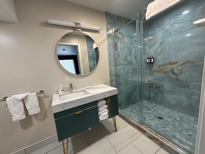 lighthouse inn and suites